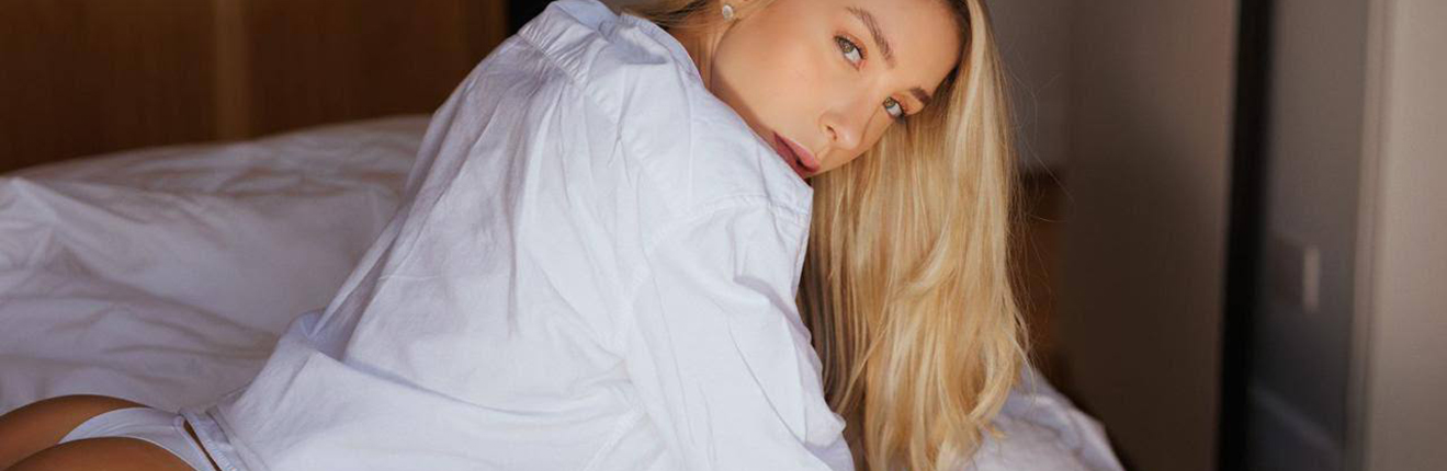 elite blonde london escorts Crowna